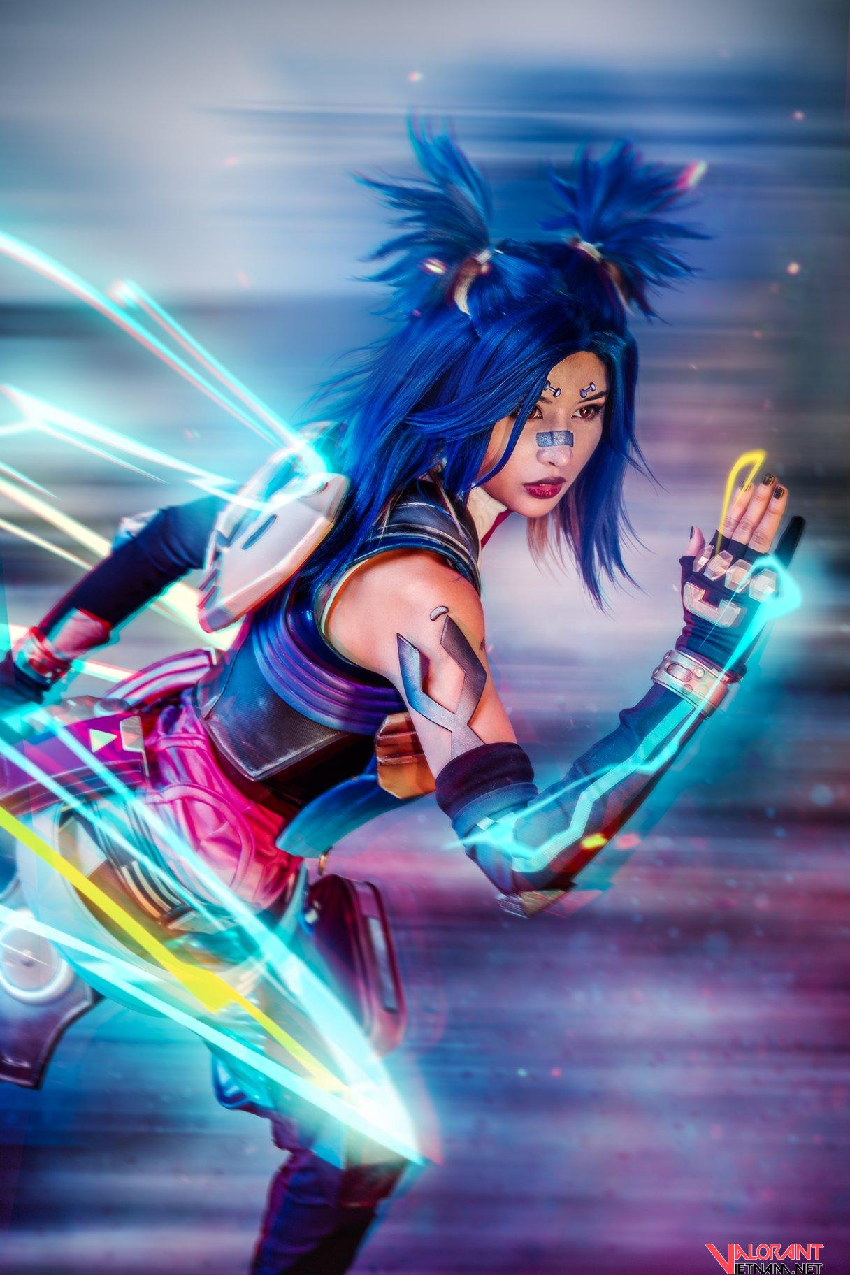 Neon ngay lập tức được cosplay dù chưa ra mắt