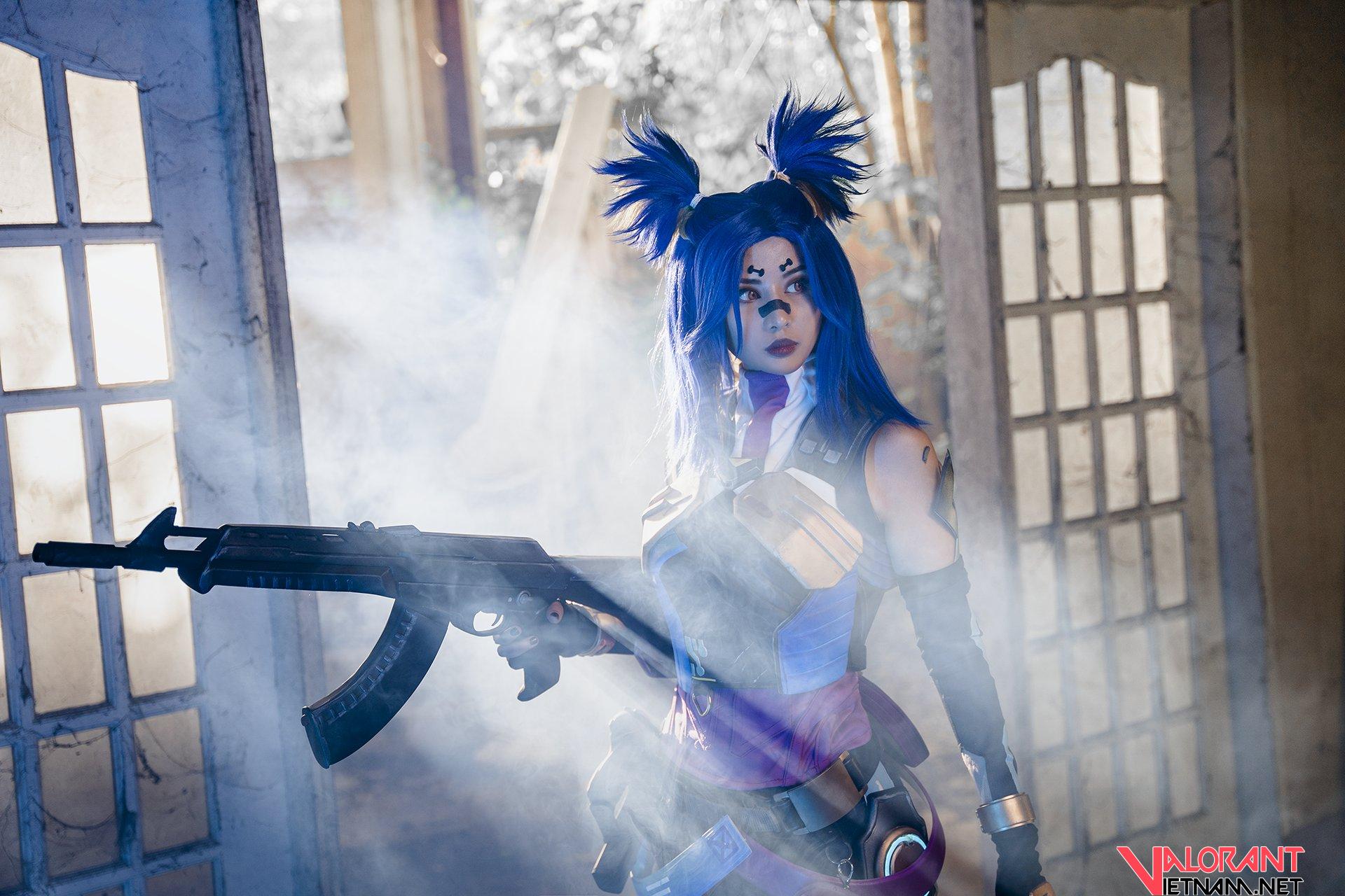 Neon ngay lập tức được cosplay dù chưa ra mắt