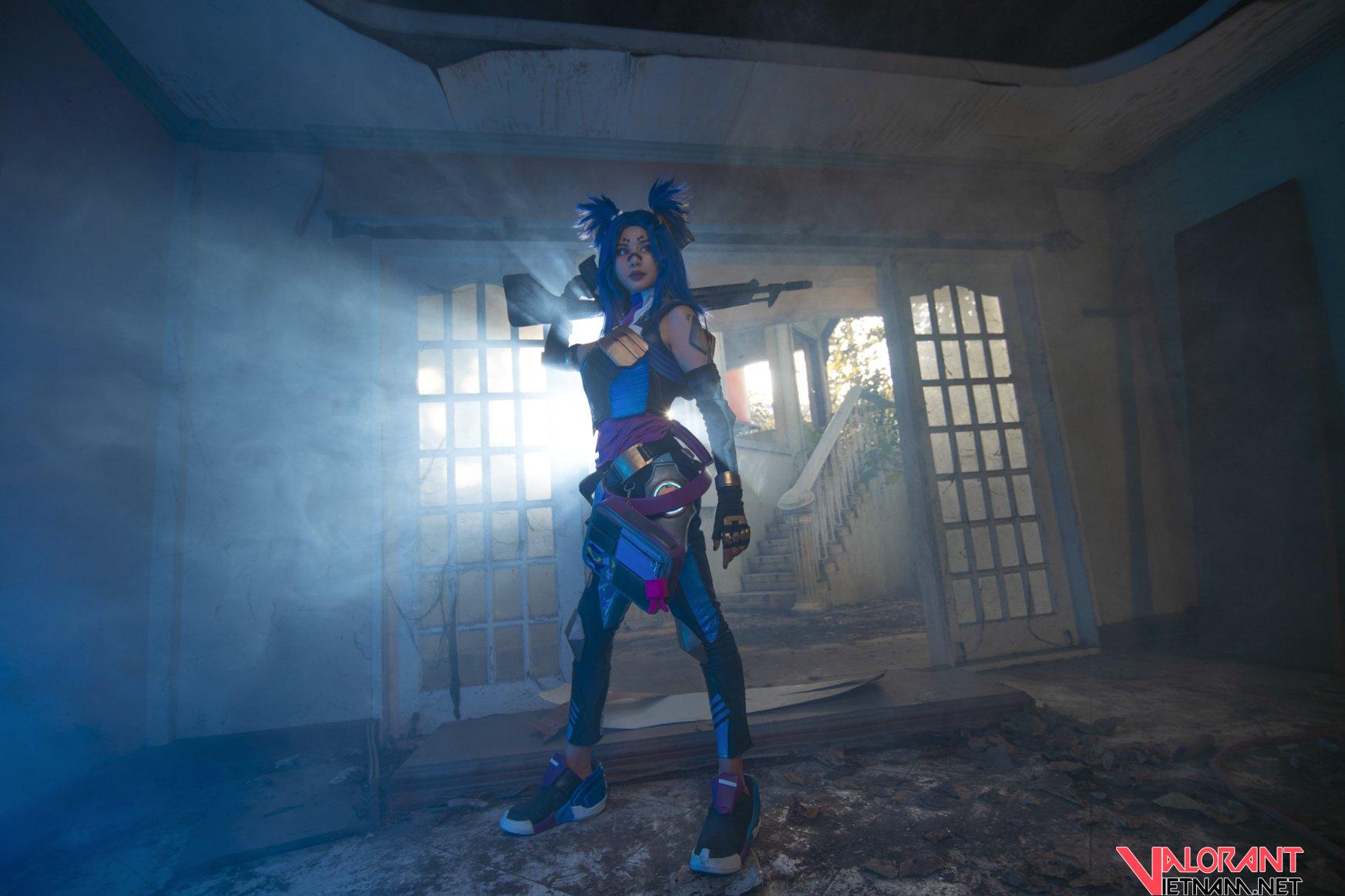 Neon ngay lập tức được cosplay dù chưa ra mắt